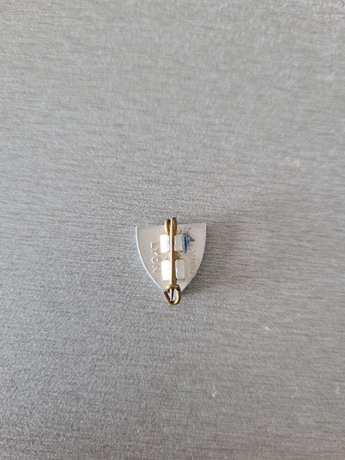 Insigne badge croix rouge française de la jeunesse CRFJ - photo numéro 2