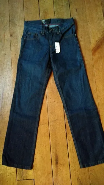 Jean brut DC neuf avec étiquette. Taille 25