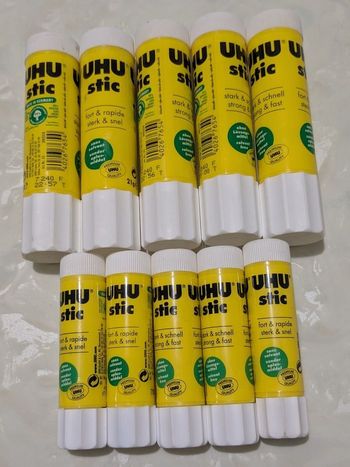 Lot de 10 Bâtonnets de colle UHU .