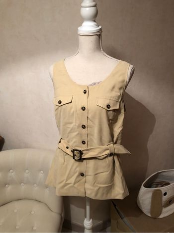 Joli haut beige neuf