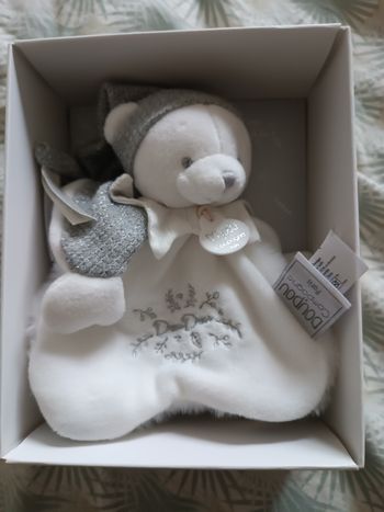 Doudou avec boîte