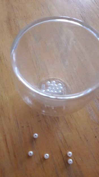 Lot de 16 perles à broder