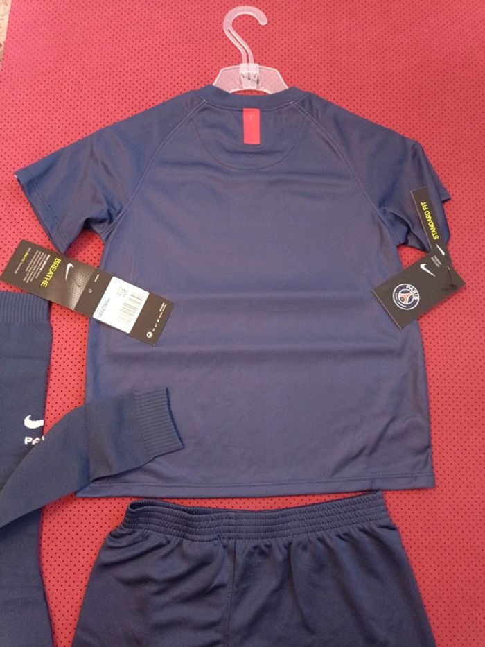 Tenue de foot PSG, Nike Authentique Officiel taille enfant 5/6 ans, Neuf - photo numéro 12