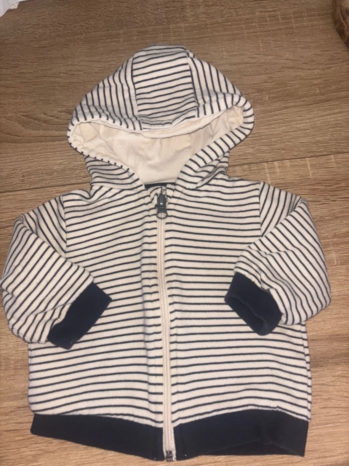 Veste à capuche 9 mois - photo numéro 3