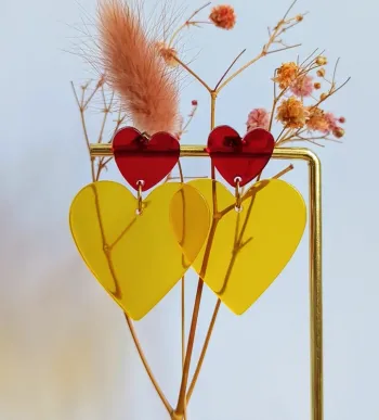 Boucles d'oreilles pendantes double coeur translucides