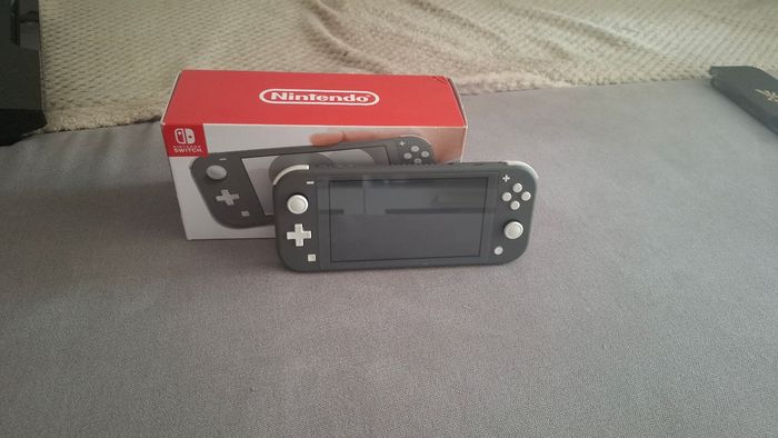 Switch Lite en très bon état - photo numéro 2