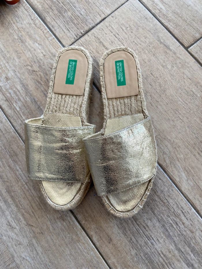 Mules plateforme ouvertes dorées - Benetton