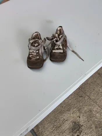 Chaussures fille taille 22