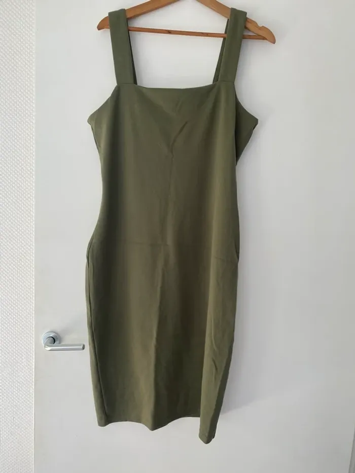 Robe verte kaki