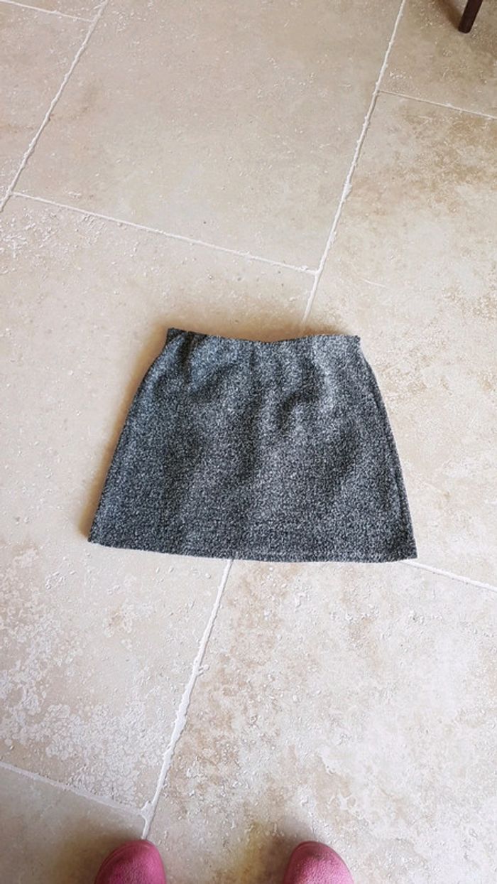 Mini-jupe grise - photo numéro 4