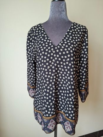 Blouse manches longues noire et petits motifs fleurs beiges taille L