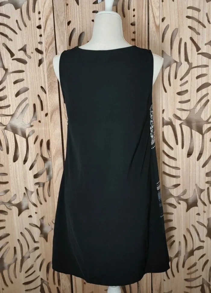 Robe sans manches - Motifs et Tissu Fluide- Taille 40 - photo numéro 6