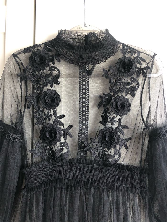 Robe tulle noir et broderie - photo numéro 2