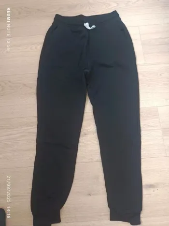 Magnifique jogging La redoute noir taille 12 ans
