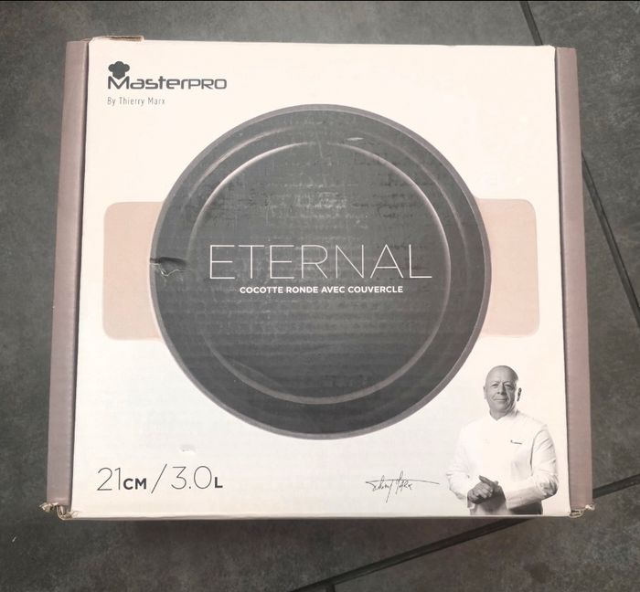 Cocotte en fonte beige 3 litres neuve - photo numéro 5