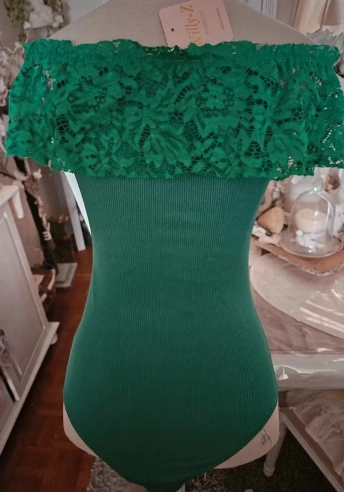 Body vert dentelle Willy-Z Taille 38/40 Neuf - photo numéro 4