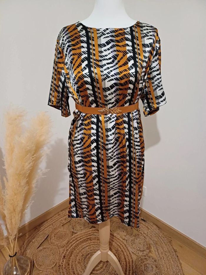 Robe satinée à motifs TQF Collection taille L 40