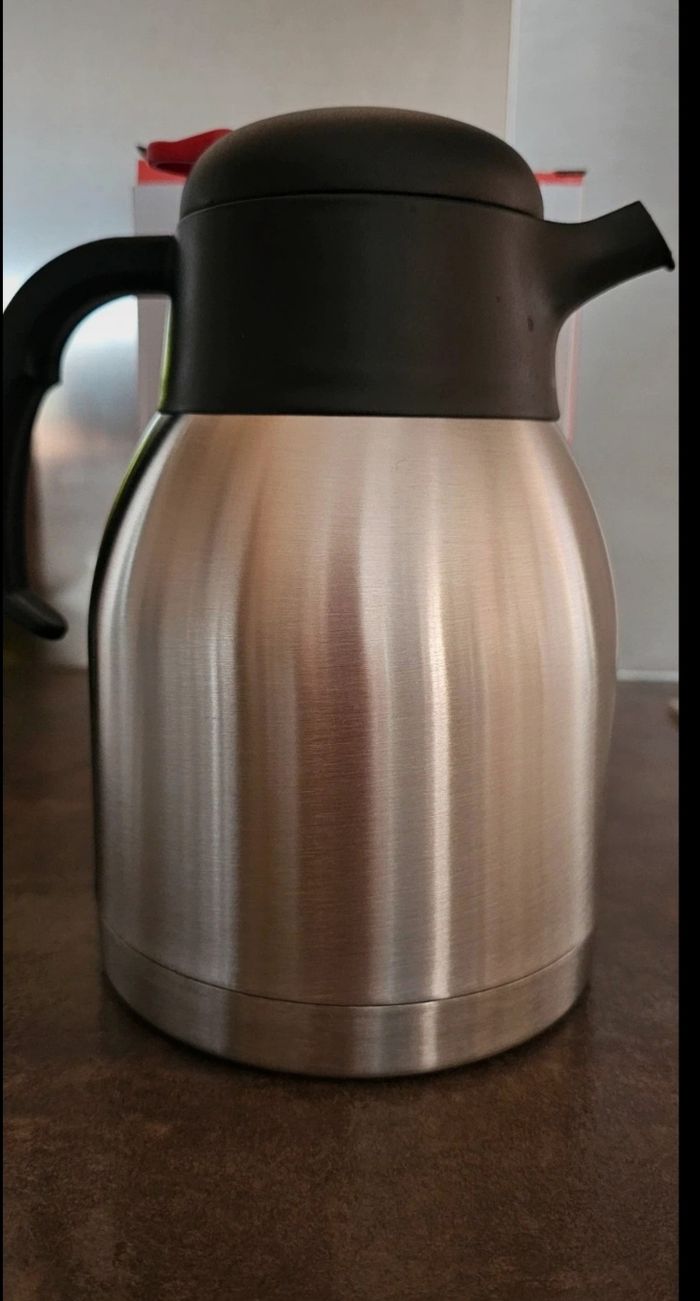 Pichet isotherme 1,5L neuf