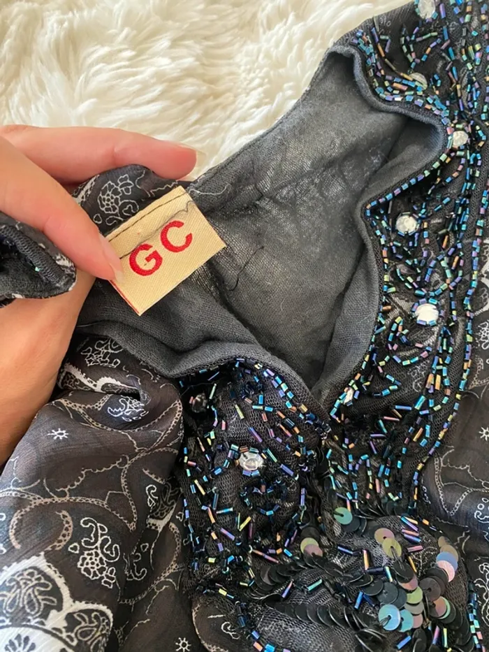 Jolie robe à motif avec col en perle - photo numéro 4