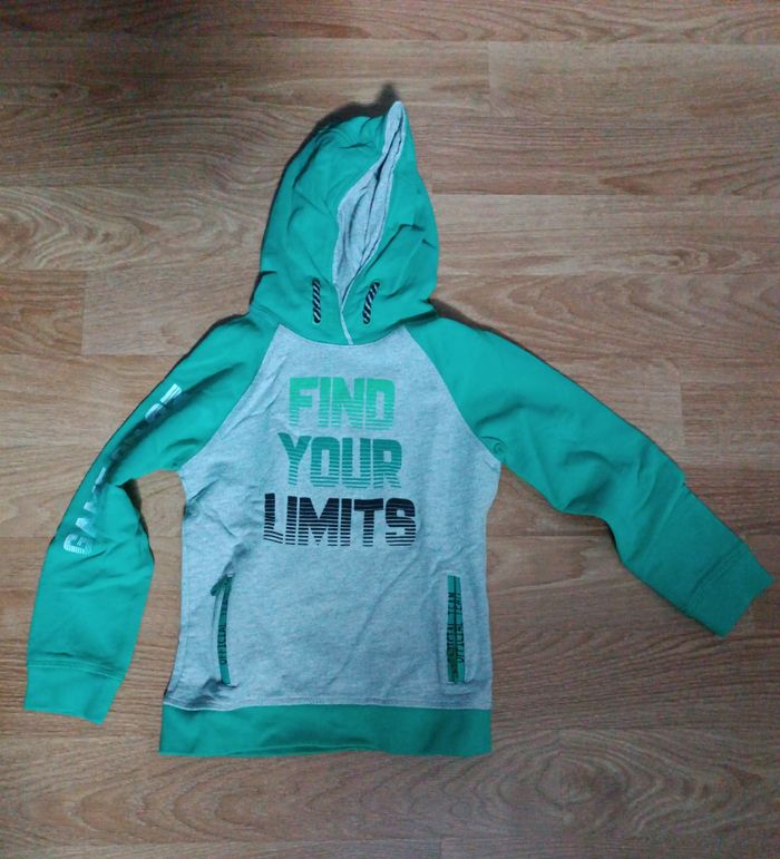 Sweat à capuche vert et gris Vertbaudet 8 ans
