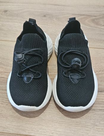 Baskets noires à semelles blanches garçon - Taille 24