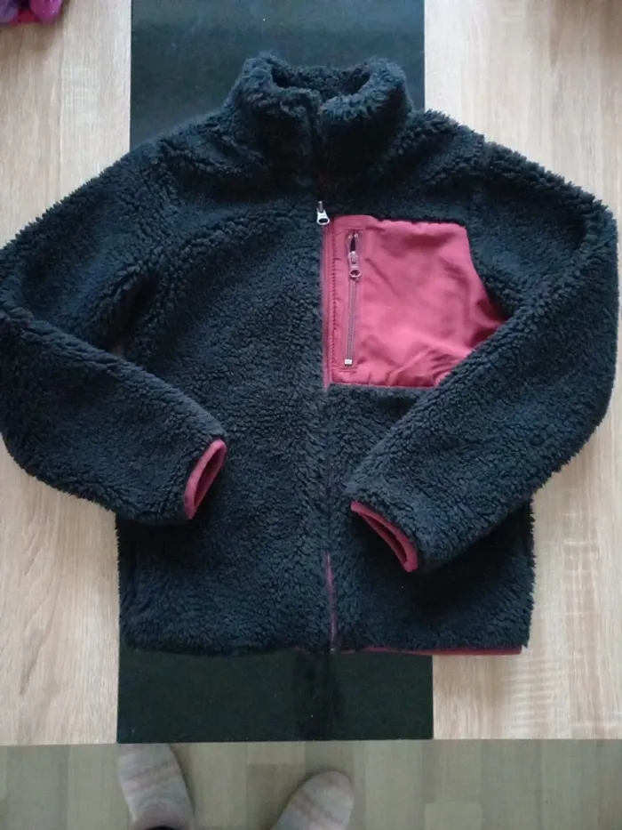 Veste noir bien chaude 10ans - photo numéro 3