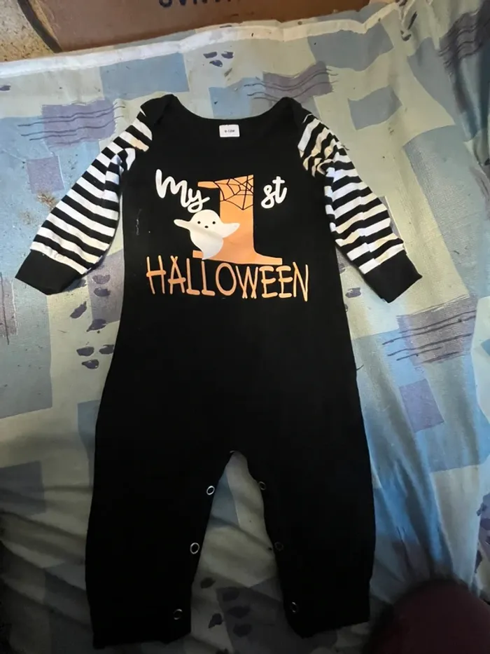 Tenue pyjama Halloween taille 9-12 mois