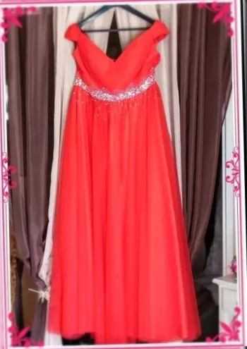 Robe de mariée rouge a strass