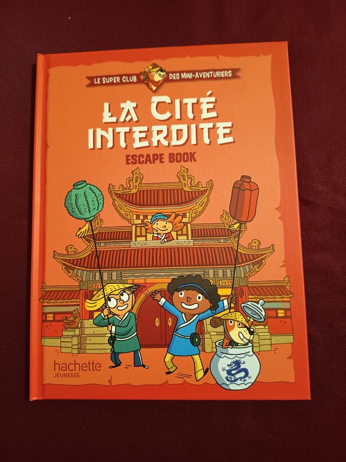 Livre hachette " La cité Interdite "