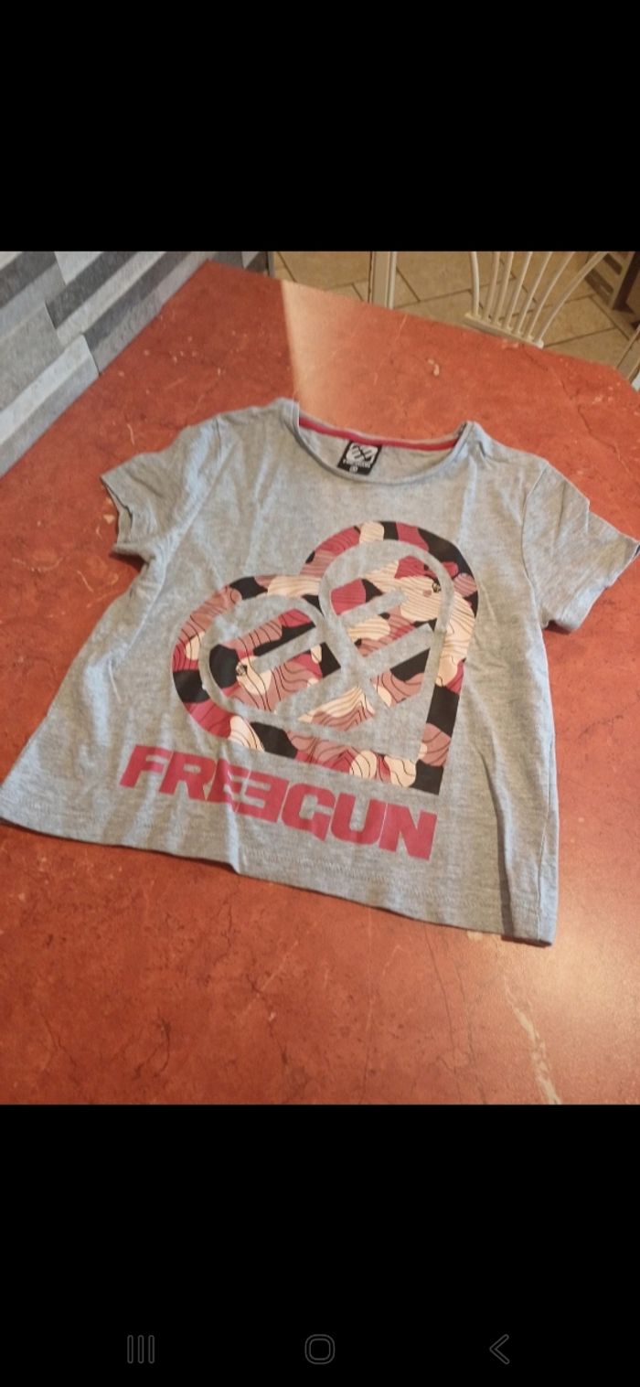 T.shirt fille taille 8 ans