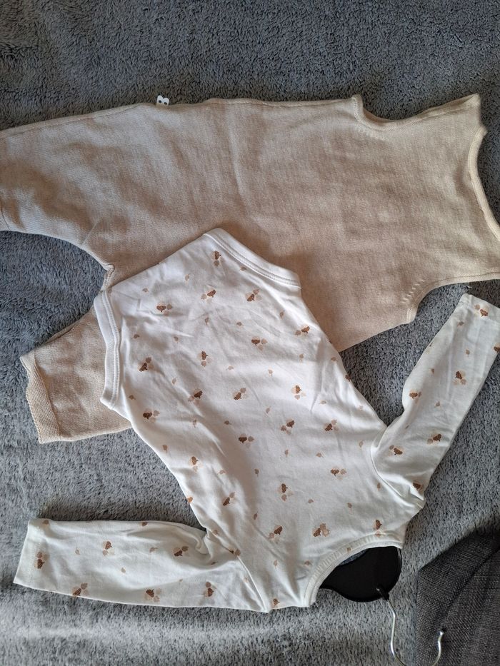 Ensemble 1 mois ( salopette et body) - photo numéro 2