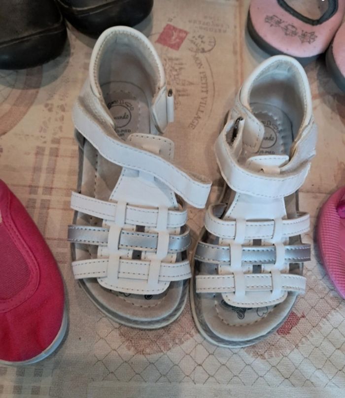 Lot de chaussures taille 25 neuf et tbe - photo numéro 2