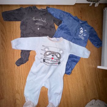 Lot de trois pyjamas d’hiver