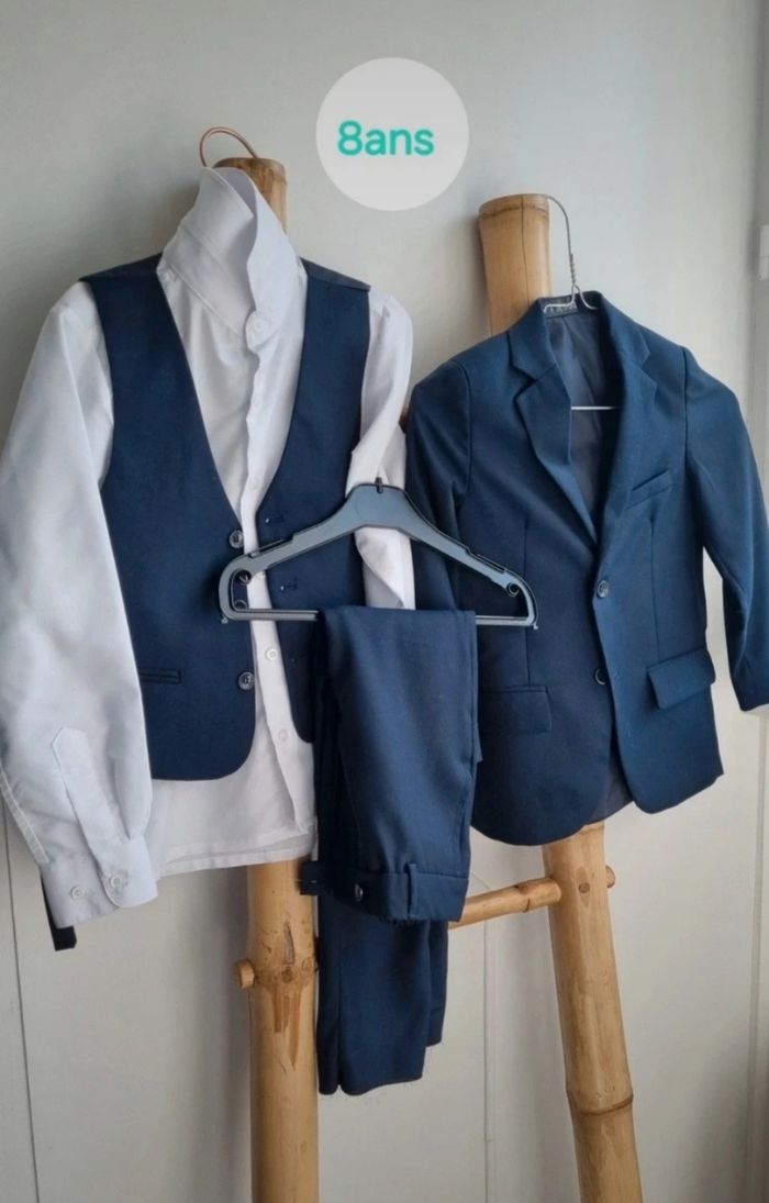 costume 4 pièces 8ans