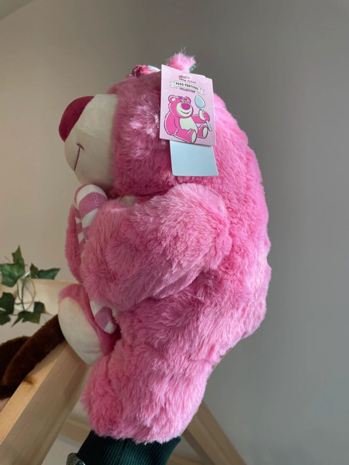Grande peluche Disney Pixar Lotso l'ours à la fraise 🍓 - photo numéro 14