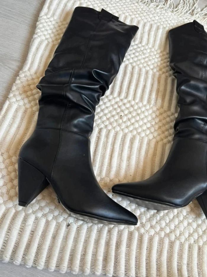 Bottes noires à talons taille 36 - photo numéro 2