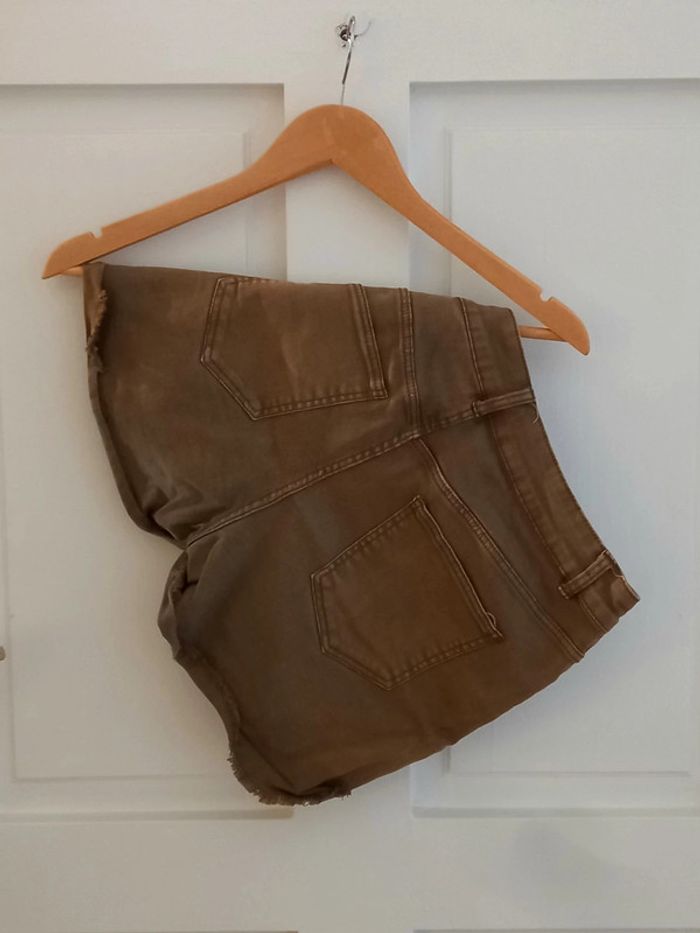 Short en jeans - Kiabi - (T.: 40) - Très bon état - photo numéro 4