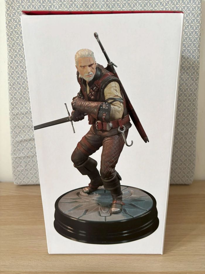 Figurine Geralt Of Rivia "The Witcher" Wild Hunt 24cm - photo numéro 3