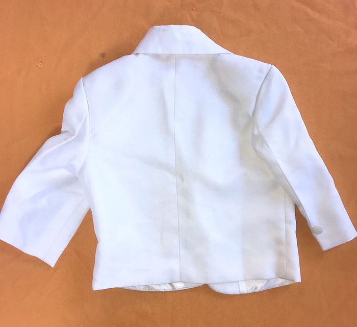 Costume blanc 12 mois + 2 chemises offerte - photo numéro 7