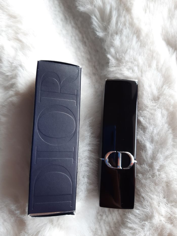 Rouge Dior

Rouge à lèvres couleur couture - finis velvet, satin et nouveau veil - soin floral hydratant - - photo numéro 9