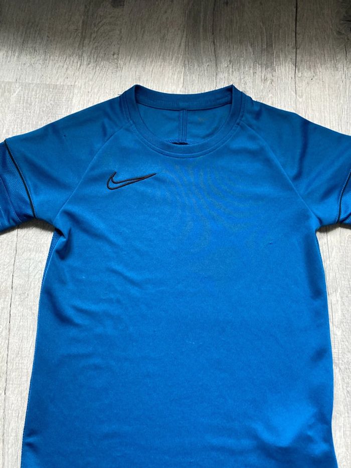 Lot 2 tee-shirts Nike dry fit 8-9 ans - photo numéro 7