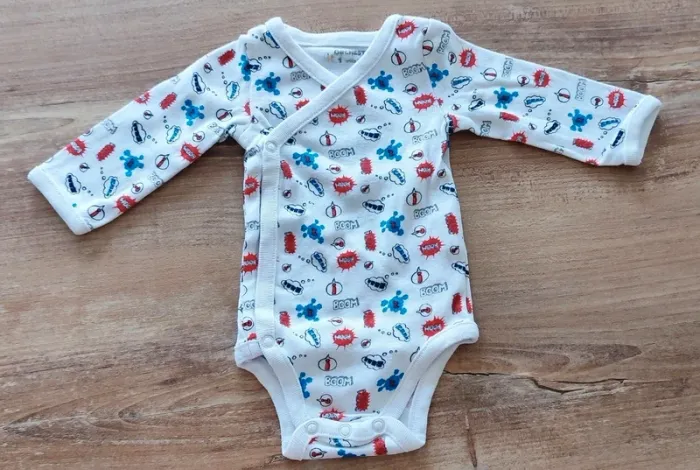 Lot de 5 bodys parfait état taille 1 mois - photo numéro 2