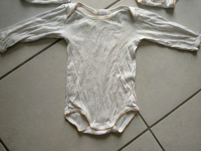 Lot de 3 bodys manches longues. Bébé 6 mois - photo numéro 10