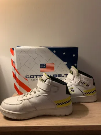 Chaussure d’enfant taille 34