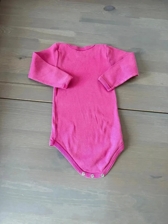 Body rose fuchsia manches longues Petit Bateau - Taille 12 mois - Très bon état - photo numéro 2