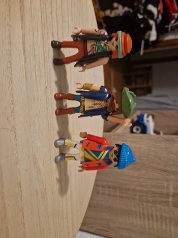 Loy de 3 personnages playmobil