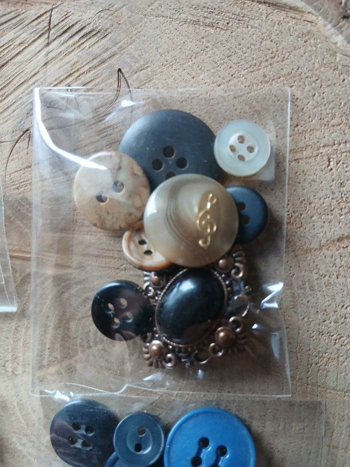 Lot de 4 sachets de boutons - photo numéro 4