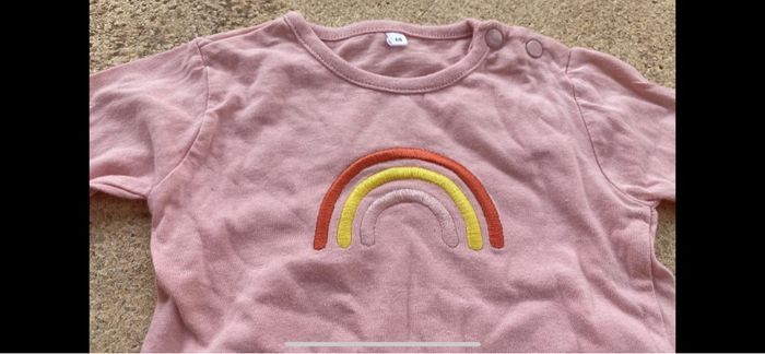 Tee shirt rose arc en ciel neuf - photo numéro 2