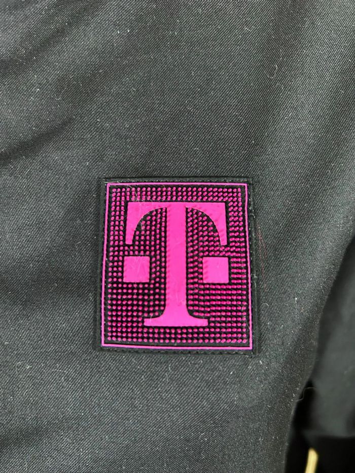 Veste T-Mobile Noire - Élégance et Confort avec une Touche Unique homme ou femme - photo numéro 5