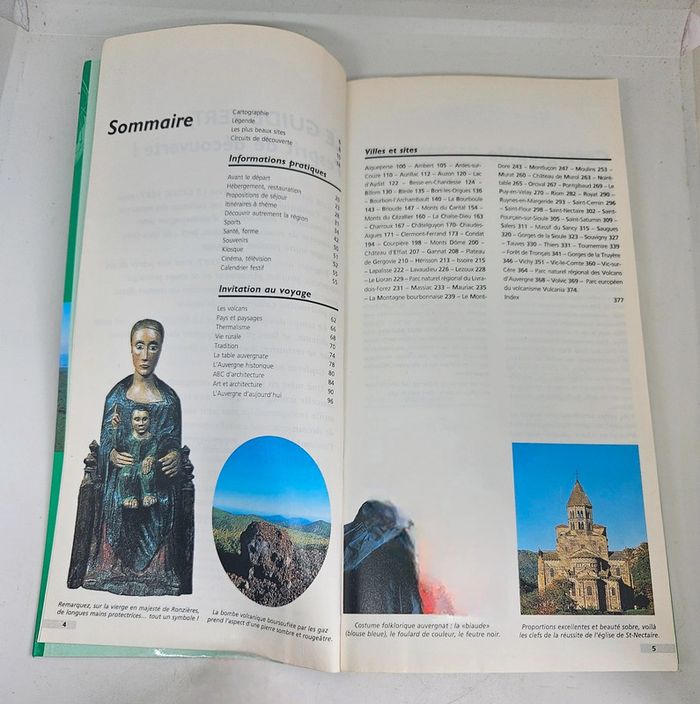 "Le guide vert. Michelin. Auvergne. Bourbonnais".
384 pages.
ISBN : 2.06.030404.0 - photo numéro 3